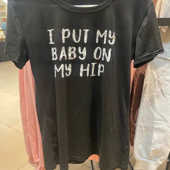 Mommy & Me - I put my baby on my hip tee set - Picture 8 of 9